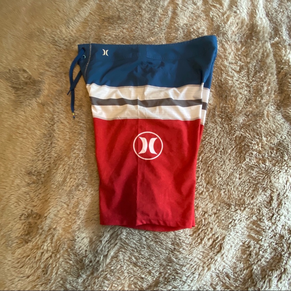 Men’s Hurley swim shorts - Picture 2 of 2